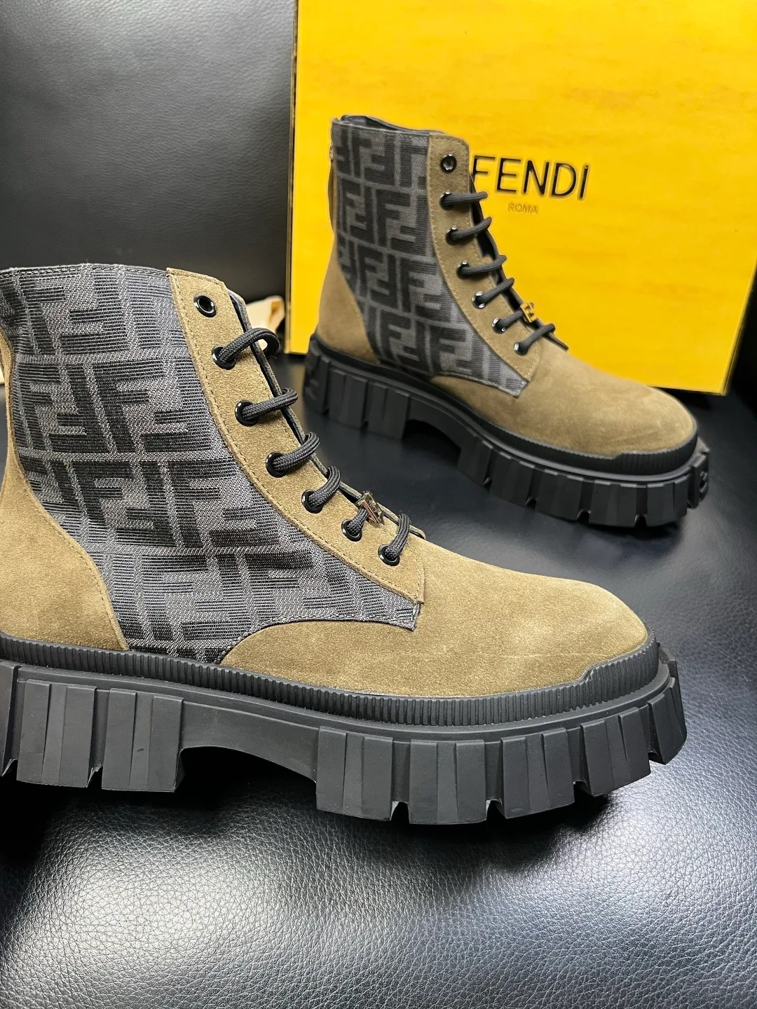 Men's shoes 💰900 FENDI High-quality top craftsmanship, Fendi boots high-top counter synchronization, original factory configuration imported Italian cowhide fly-knit fabric, imported cowhide lining, breathable and comfortable, soles: original soles specially provided by the original factory, original factory and single goods are welcome to compare, code number 39-44 (customized 38 45)